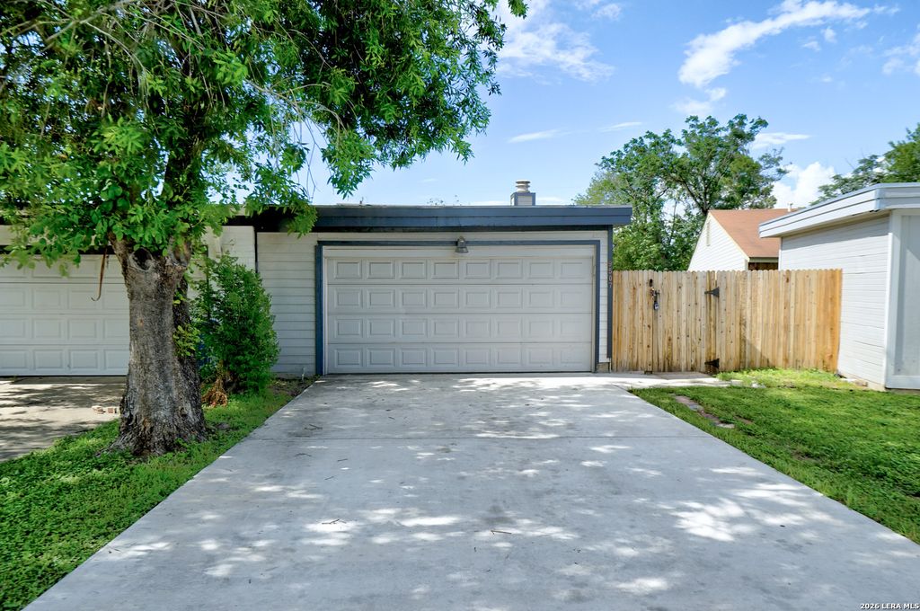 9507 SIMPLICITY DR, San Antonio, TX 78245