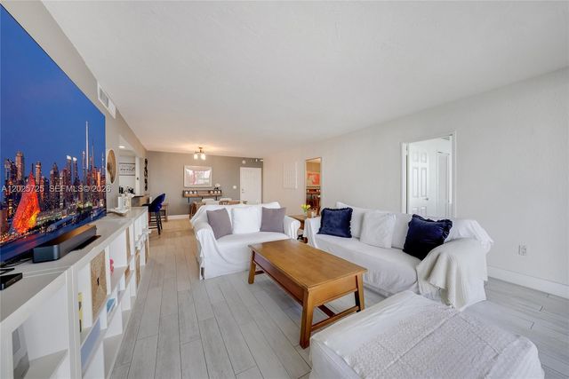 10350 W Bay Harbor Drive 4R, Bay Harbor Islands, FL 33154