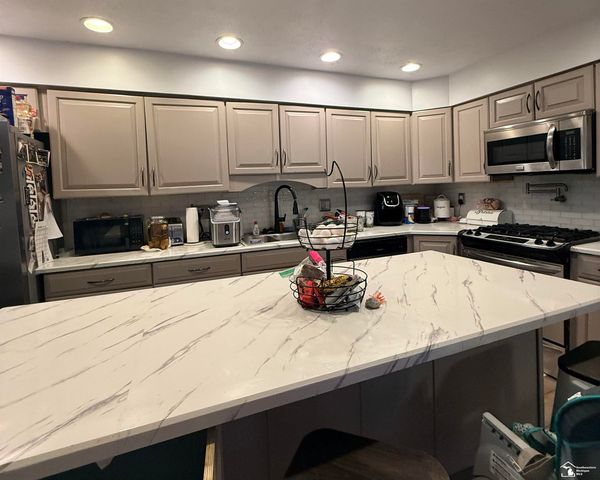 14510 Hannan Road, Romulus, MI 48174