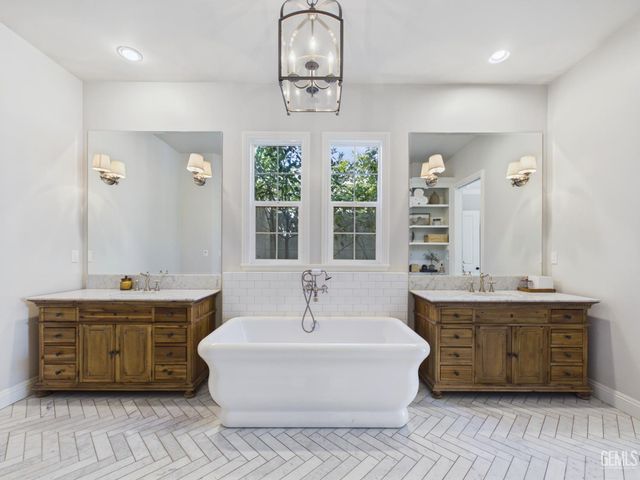 12800 Eversham Drive, Bakersfield, CA 93311