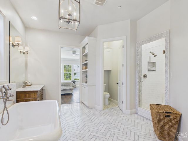 12800 Eversham Drive, Bakersfield, CA 93311