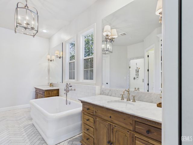 12800 Eversham Drive, Bakersfield, CA 93311