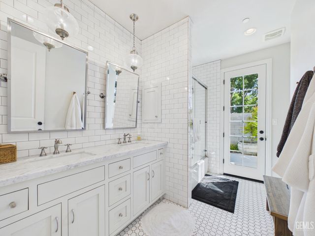 12800 Eversham Drive, Bakersfield, CA 93311