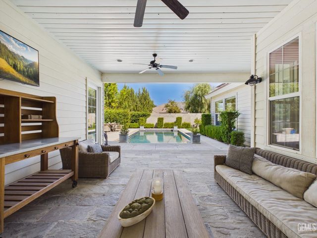 12800 Eversham Drive, Bakersfield, CA 93311