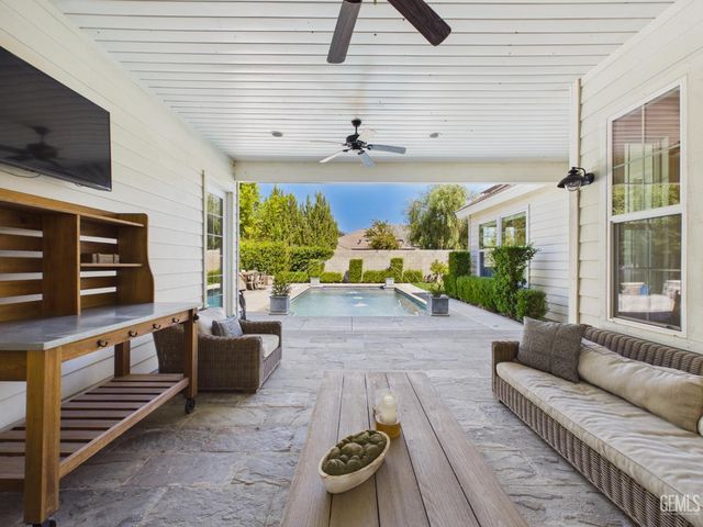 12800 Eversham Drive, Bakersfield, CA 93311