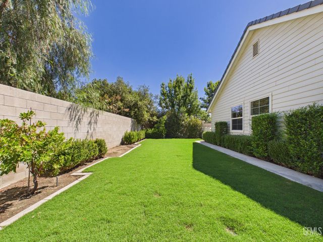 12800 Eversham Drive, Bakersfield, CA 93311