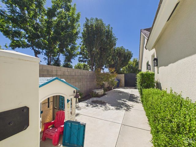12800 Eversham Drive, Bakersfield, CA 93311