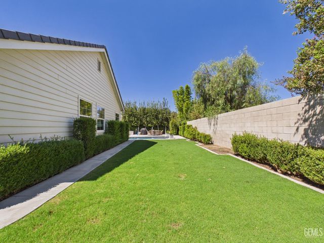 12800 Eversham Drive, Bakersfield, CA 93311