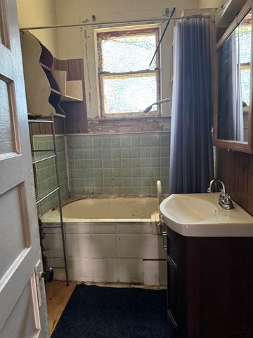 303 Keith St, Mt Vernon, TX 75457