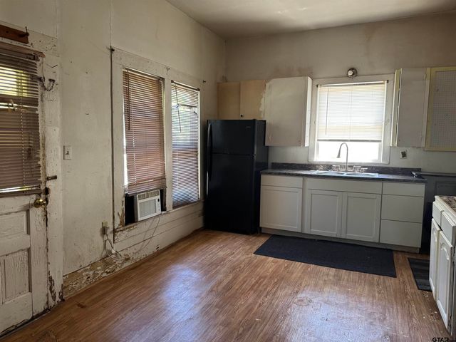 303 Keith St, Mt Vernon, TX 75457