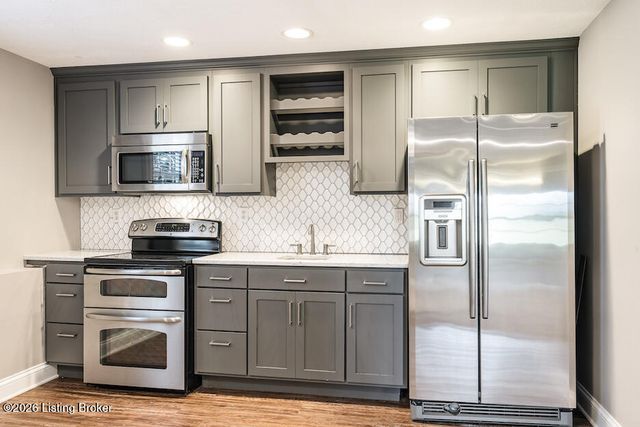 1065 Champions Cir, Simpsonville, KY 40067