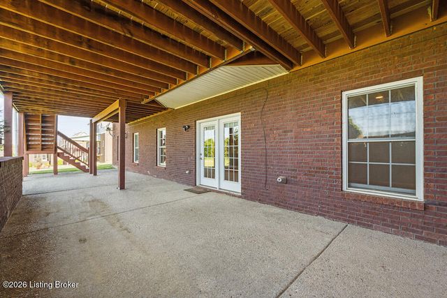 1065 Champions Cir, Simpsonville, KY 40067