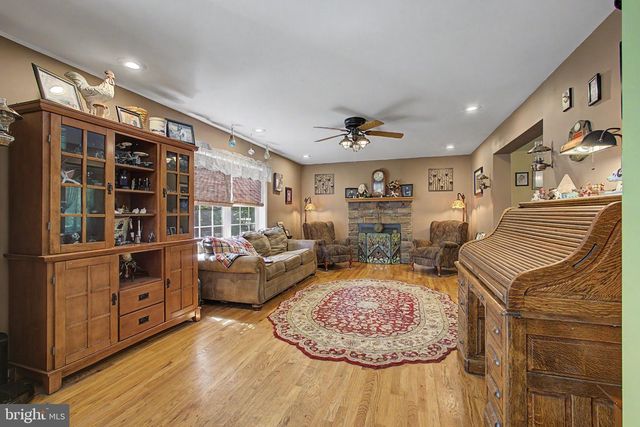 46 HOPKINS RD, New Egypt, NJ 08533
