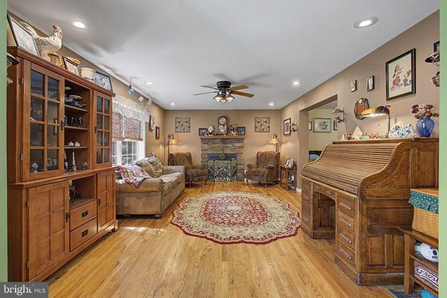 46 HOPKINS RD, New Egypt, NJ 08533