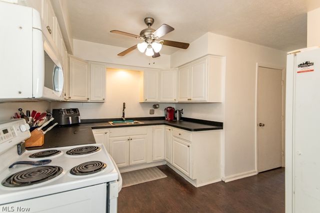 10 Meadowlawn Drive 13, Mentor, OH 44060