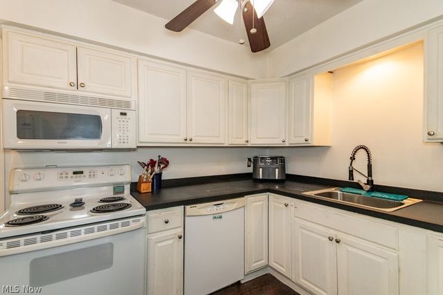 10 Meadowlawn Drive 13, Mentor, OH 44060