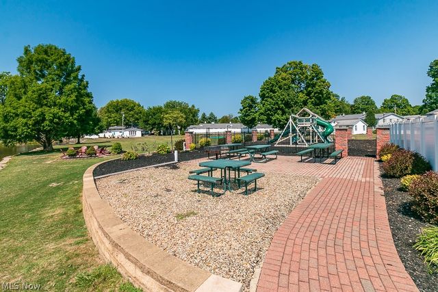 10 Meadowlawn Drive 13, Mentor, OH 44060