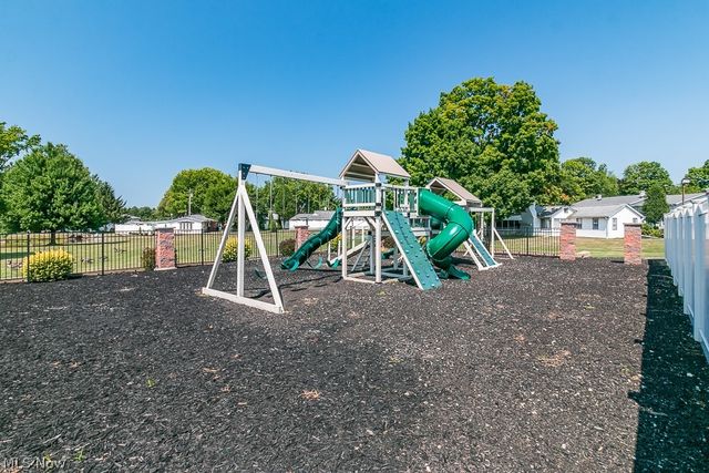 10 Meadowlawn Drive 13, Mentor, OH 44060