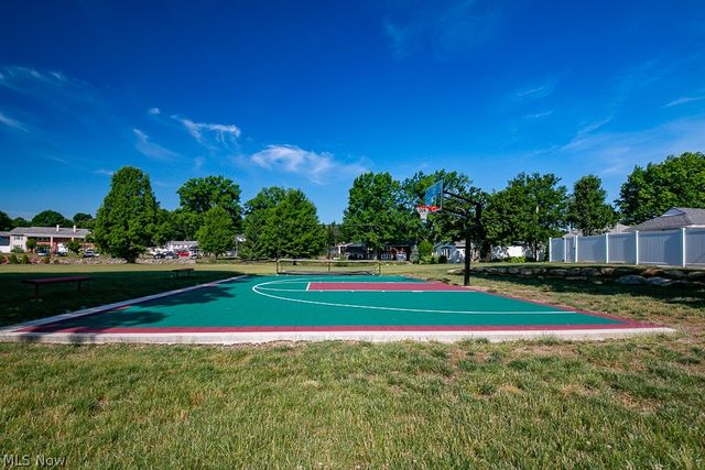 10 Meadowlawn Drive 13, Mentor, OH 44060