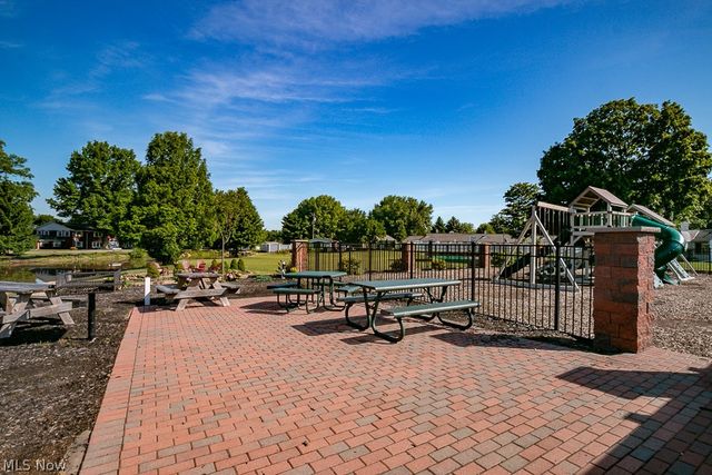 10 Meadowlawn Drive 13, Mentor, OH 44060