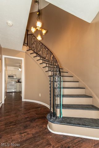 10 Meadowlawn Drive 13, Mentor, OH 44060