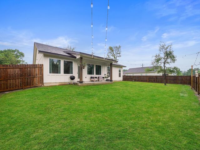 125 Ellis Lane, West Columbia, TX 77486