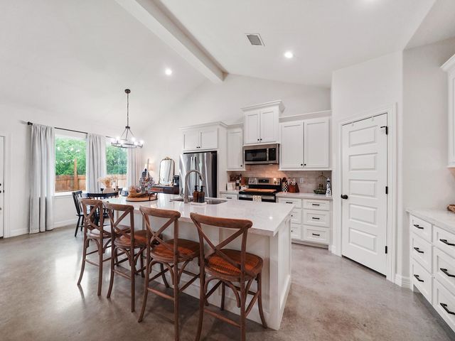 125 Ellis Lane, West Columbia, TX 77486