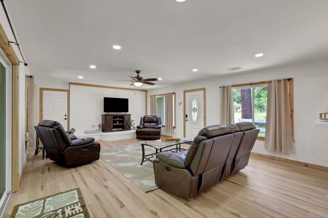 32 Gov Culberson Circle, Point Blank, TX 77364