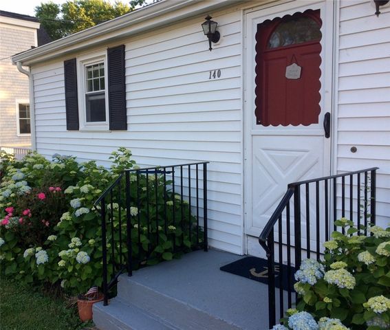 140 Renfrew Avenue, Middletown, RI 02842