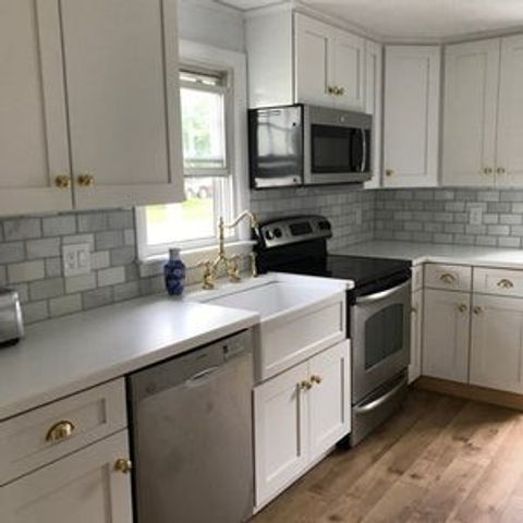 140 Renfrew Avenue, Middletown, RI 02842