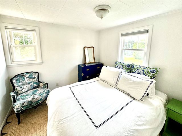 140 Renfrew Avenue, Middletown, RI 02842