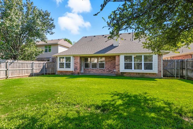 5904 Meadowglen Drive, Denton, TX 76226