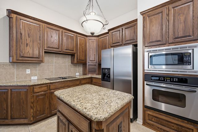917 Water Oak Drive, Grapevine, TX 76051