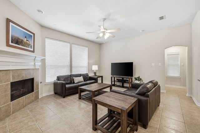 917 Water Oak Drive, Grapevine, TX 76051