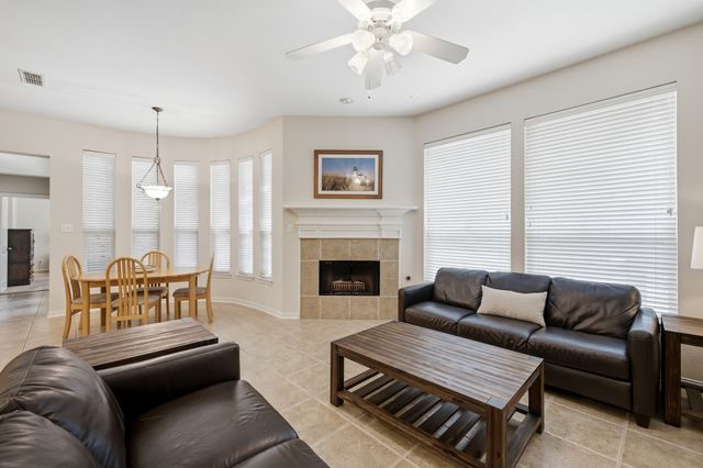 917 Water Oak Drive, Grapevine, TX 76051