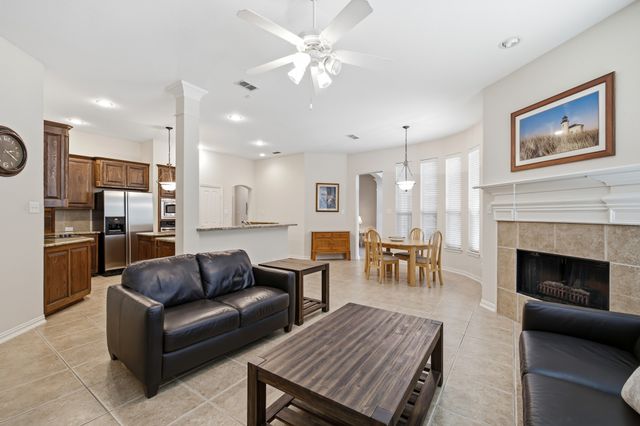 917 Water Oak Drive, Grapevine, TX 76051