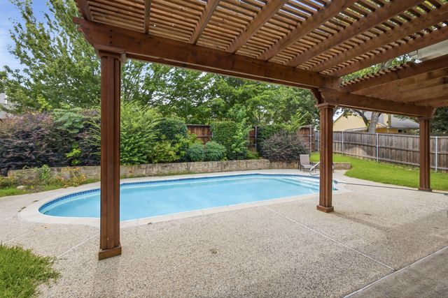 917 Water Oak Drive, Grapevine, TX 76051