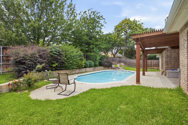 917 Water Oak Drive, Grapevine, TX 76051