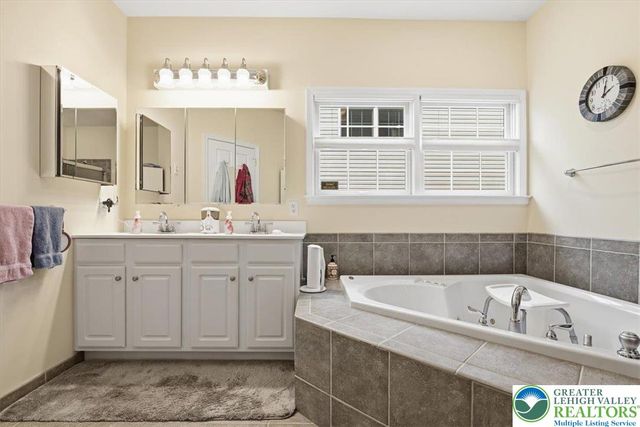 3 Nottingham Lane, Easton, PA 18045