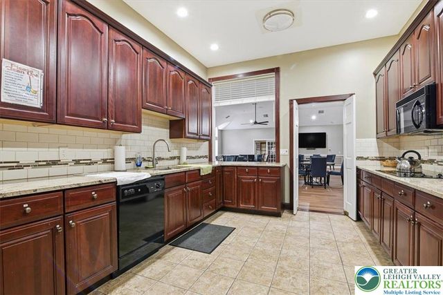 3 Nottingham Lane, Easton, PA 18045