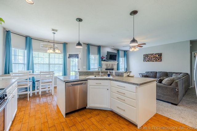 19822 E 38th Place S, Broken Arrow, OK 74014