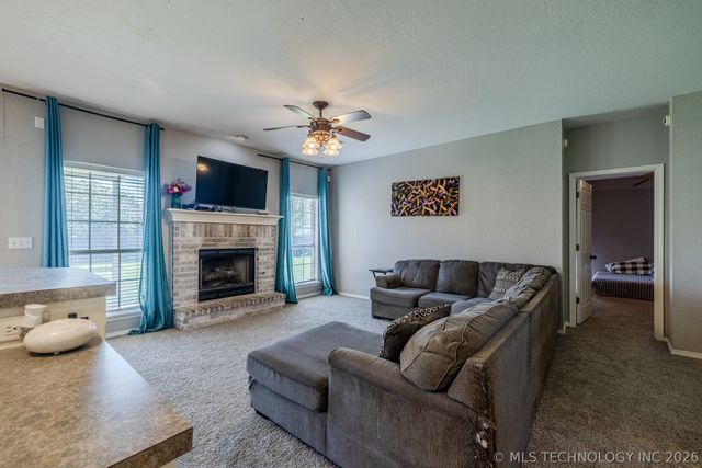 19822 E 38th Place S, Broken Arrow, OK 74014