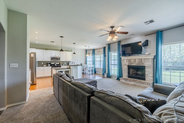 19822 E 38th Place S, Broken Arrow, OK 74014