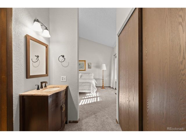 3704 S Mission Pkwy, Aurora, CO 80013