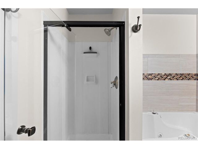 3704 S Mission Pkwy, Aurora, CO 80013