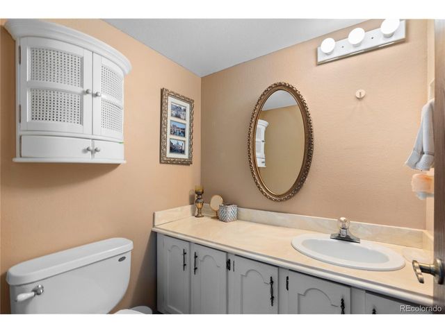 3704 S Mission Pkwy, Aurora, CO 80013