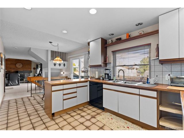 3704 S Mission Pkwy, Aurora, CO 80013