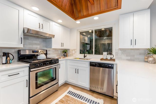 3733 221st Avenue SE, Sammamish, WA 98075