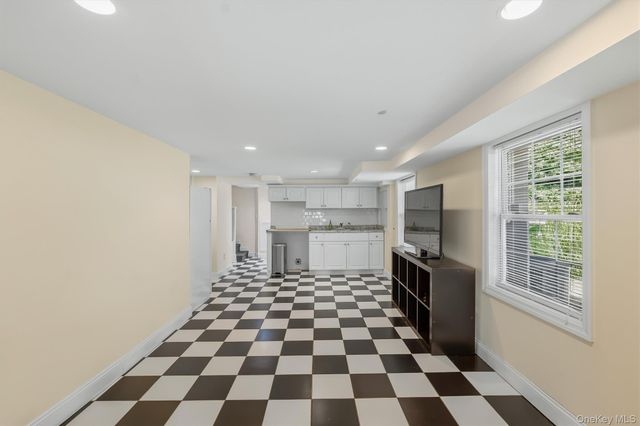 87 Bolton Avenue, White Plains, NY 10605