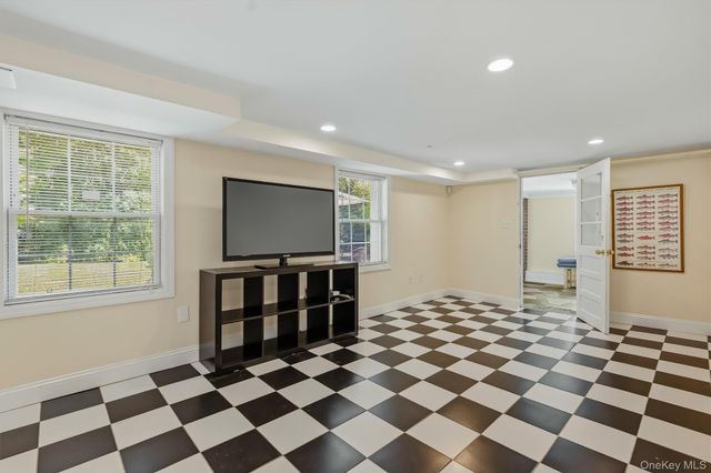 87 Bolton Avenue, White Plains, NY 10605